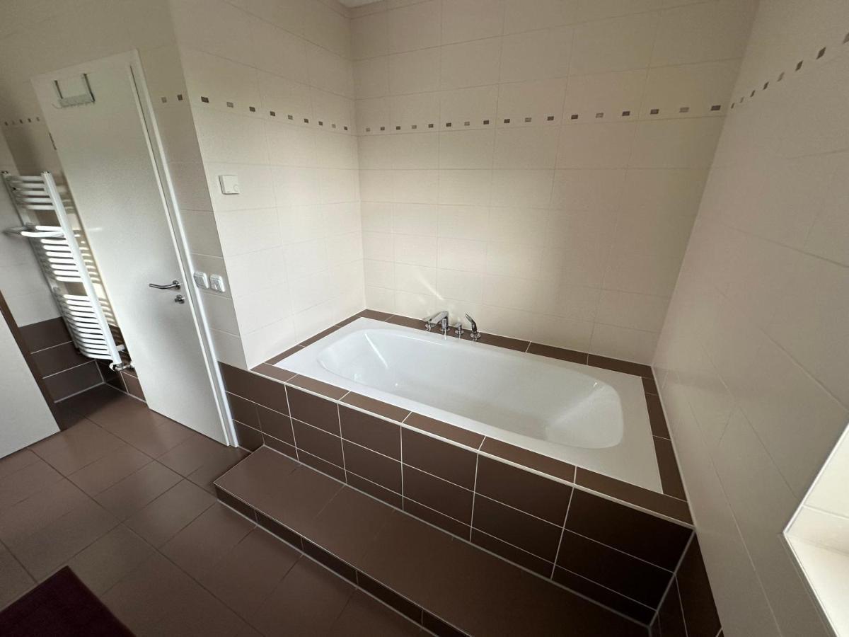 Stadtvilla In Leipzig 7 Personen 3 Schlafzimmer 2 Baeder Garten Und Terrasse Zentral Gelegen Messe Innenstadt Seen Dış mekan fotoğraf